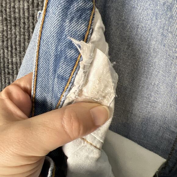 Levi's 501 Mens Straight Leg Slouchy Jeans Size 42 Blue Light Wash Button Fly - Picture 11 of 11